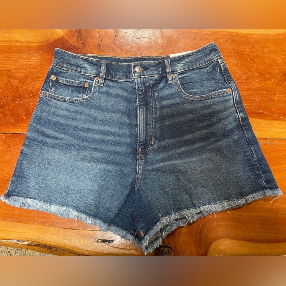 American Eagle- NWT Shorts- high wasted